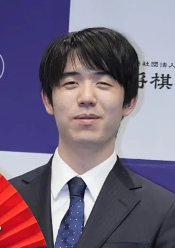 藤井聡太、1.7億円で首位