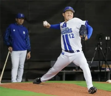 ドラフト1位の竹田が初ブルペン