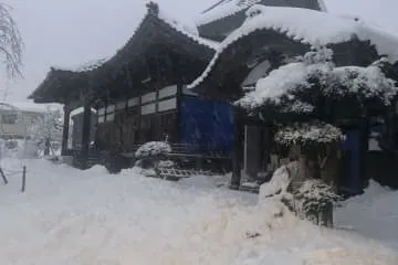 大雪、北陸で負傷者相次ぐ