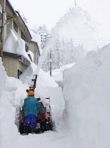 除雪中の73歳男性死亡