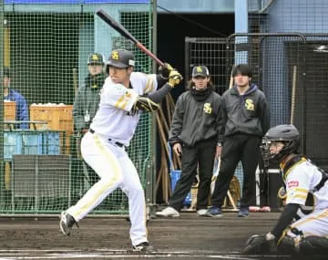 柳町、逆方向への長打で存在感