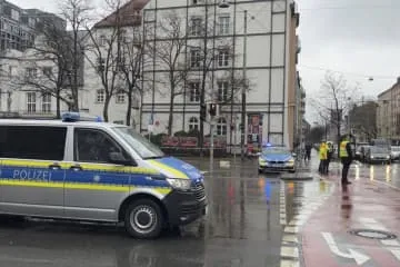 独南部、車突っ込み28人負傷