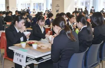 警察官の卵、府中の学校施設見学