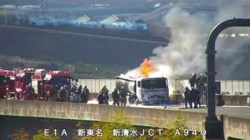 タンクローリー出火、静岡