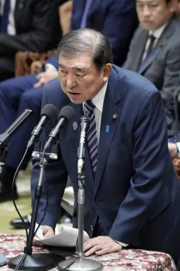 首相、25年度予算案の修正表明
