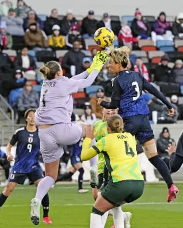 日本女子代表、監督初陣で快勝