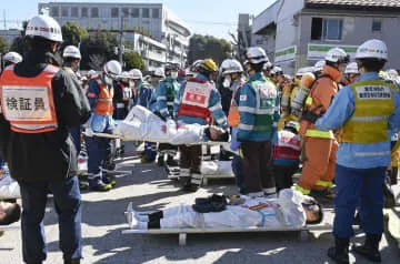 鉄道に化学物質、警察ら総合訓練