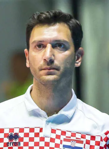 トルコ出身、アクバシュ氏が監督