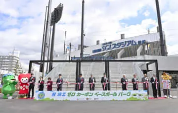 阪神、尼崎の2軍新施設で竣工式