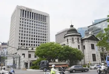 韓国中央銀行が利下げ