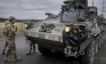 米、移民対策に装甲車投入