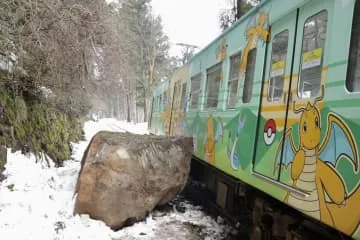 えちぜん鉄道、落石で脱線