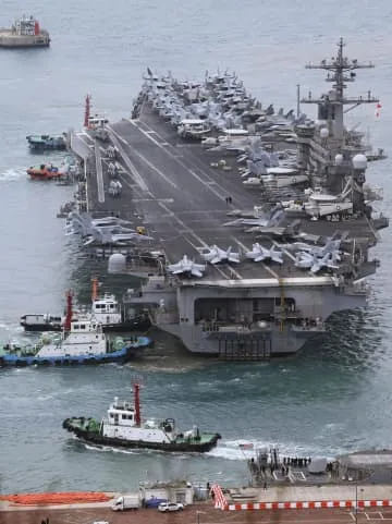 米海軍の原子力空母が韓国入港