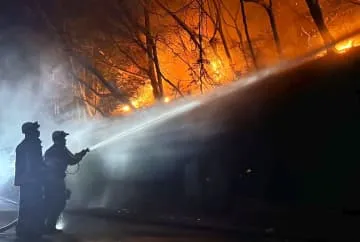 岩手山火事1週間、出火後初の雨