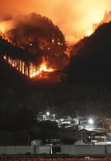 岩手の山林火災、延焼続く