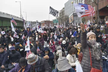 「大統領帰ってくる」「勝利だ」
