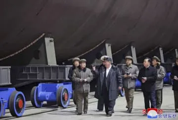 金正恩氏「海軍を核武装化」