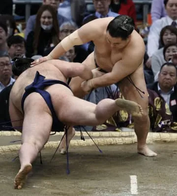 豊昇龍3勝目、大の里は初黒星