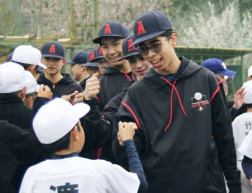 カナダ日系人野球チームと交流