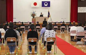 大船渡の綾里小、12人が卒業式