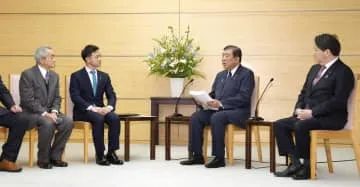 首相、拉致解決「政府挙げて」