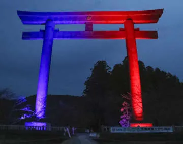 大鳥居が“万博色”に