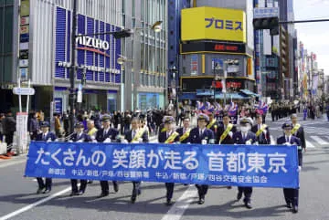 防げ交通事故、800人行進