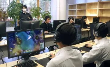 eスポーツ「聖地化」目指し、部活にコーチ