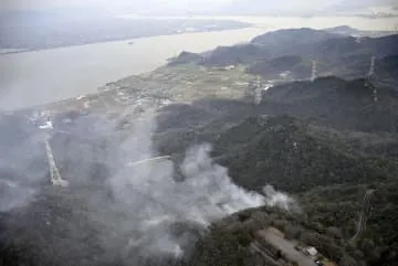 岡山・愛媛の山林火災、延焼拡大