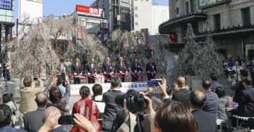 大阪・難波駅前、回遊拠点に