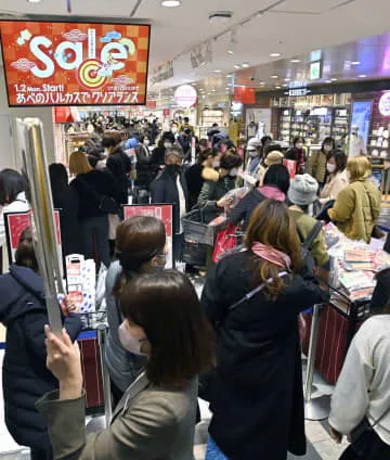 大阪の百貨店、初売り活況