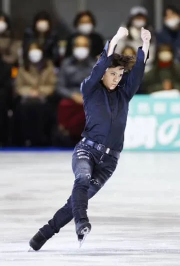 宇野、坂本らが初滑り披露