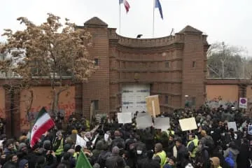 仏風刺週刊紙に襲撃警告