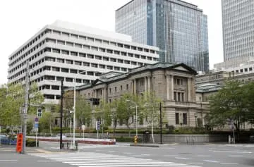 日銀、景気判断4地域引き上げ