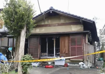 熊本で住宅全焼、2人死亡