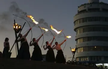 和歌山・潮岬で火祭り、幻想的に