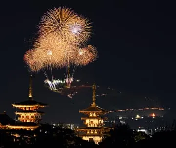 古都伝統の若草山焼き