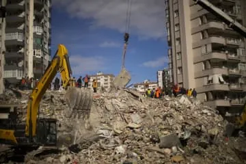 トルコ地震、死者7800人超