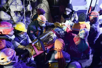 地震170時間後に女性救出