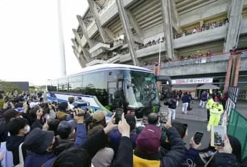 WBCスター間近に、ファン行列