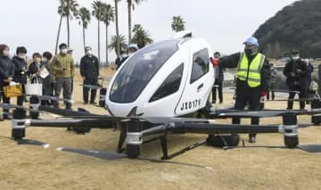 「空飛ぶクルマ」飛行成功、大分