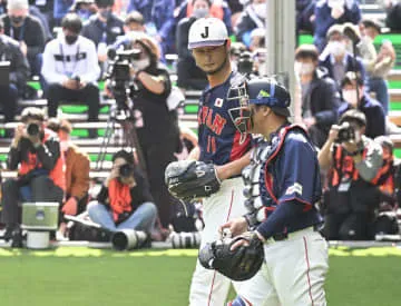 甲斐、ダルと初コンビ