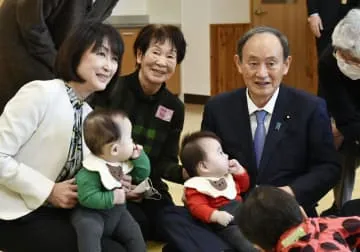 菅前首相、認定こども園視察